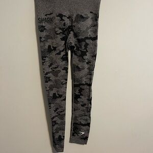 Gym shark leggings